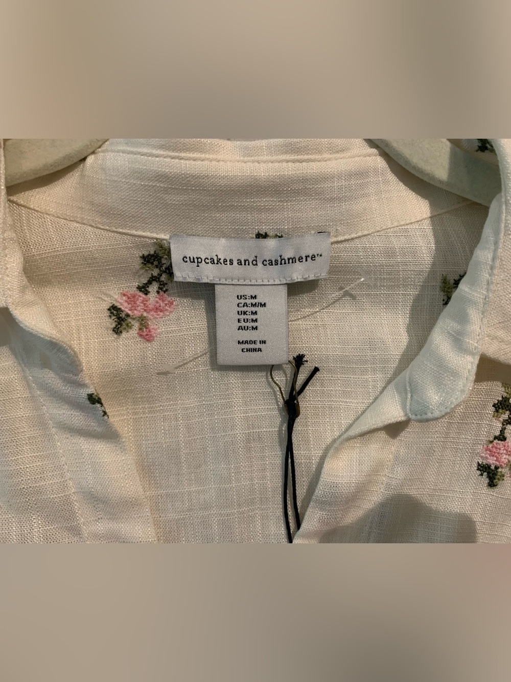 cupcakes & cashmere Cream Linen Blend Top with Pink Embroidered Flower - M - Picture 2 of 8